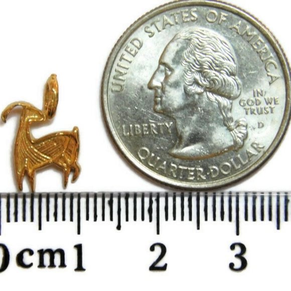 14k Yellow Gold Zodiac Capricorn charm pendant - Picture 3 of 5